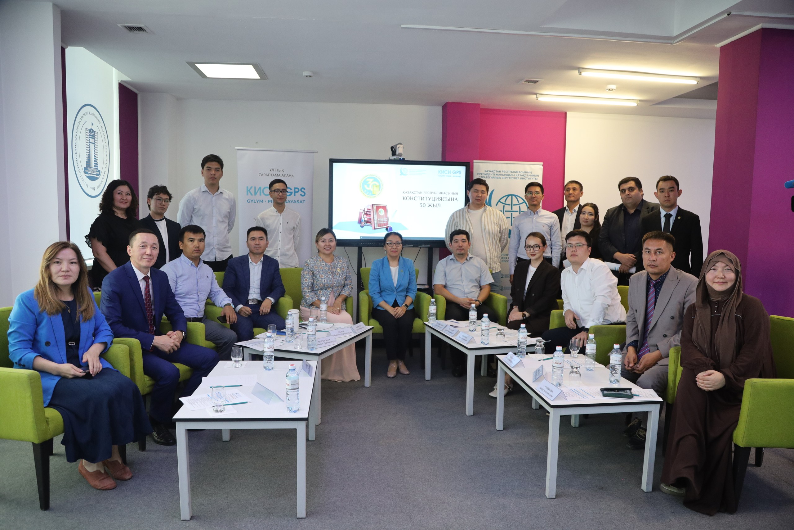 Конституции — 30 лет: символ доверия и порядка