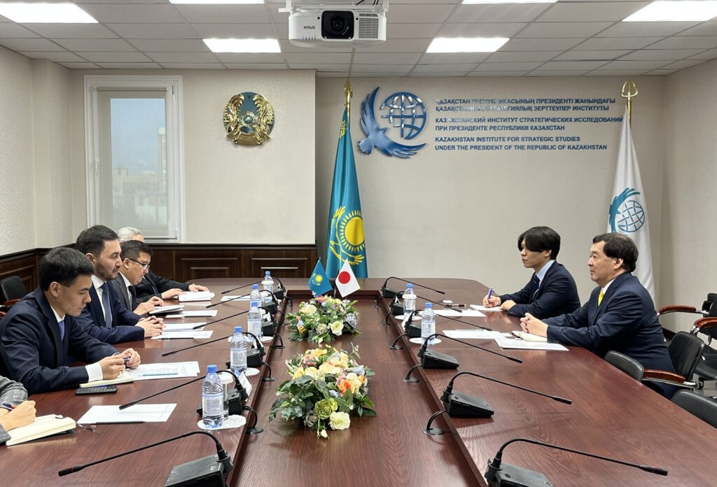 Посол Японии посетил КИСИ