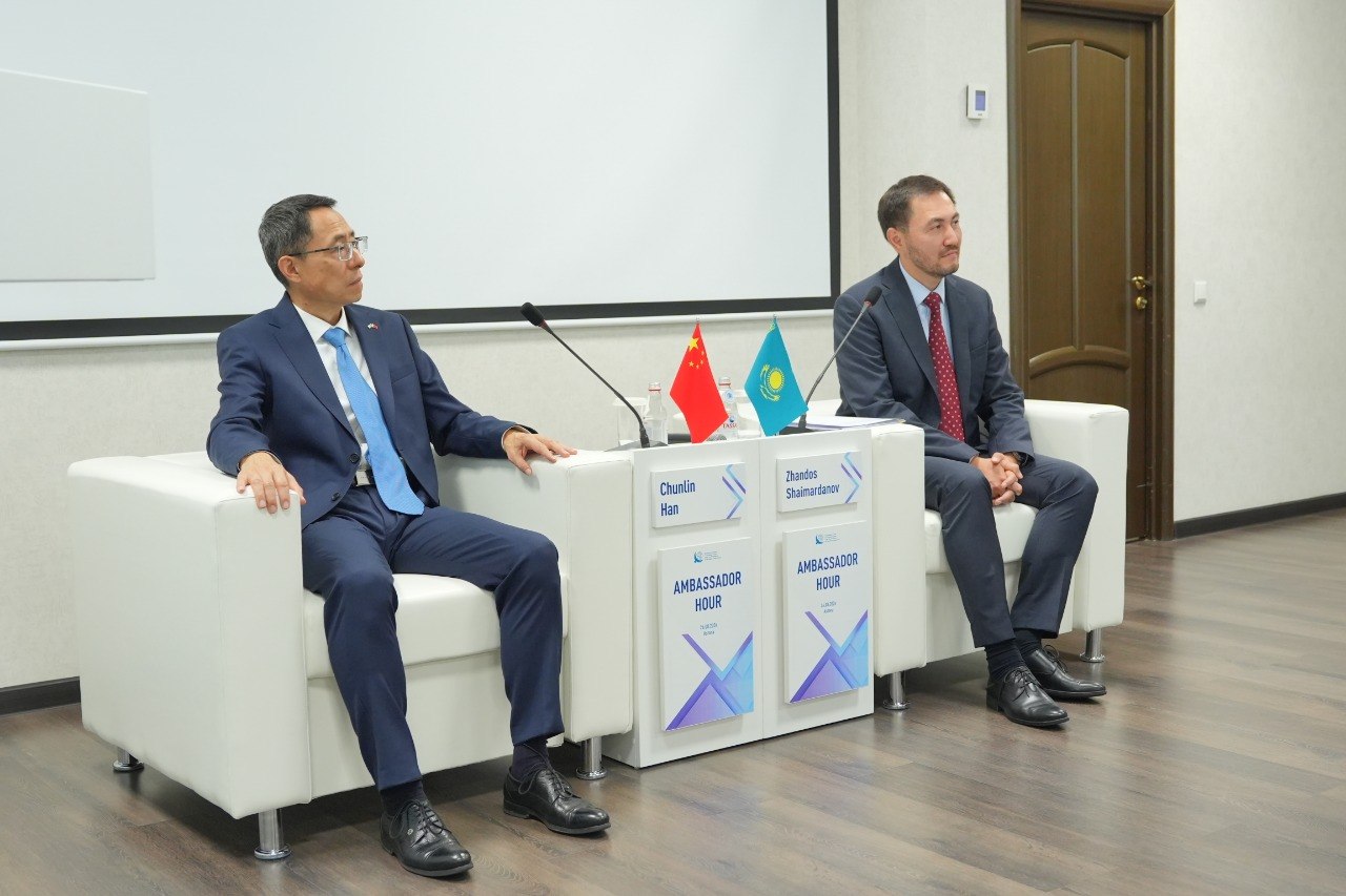 ҚХР Елшісімен «елшілік сағатындағы» кездесу